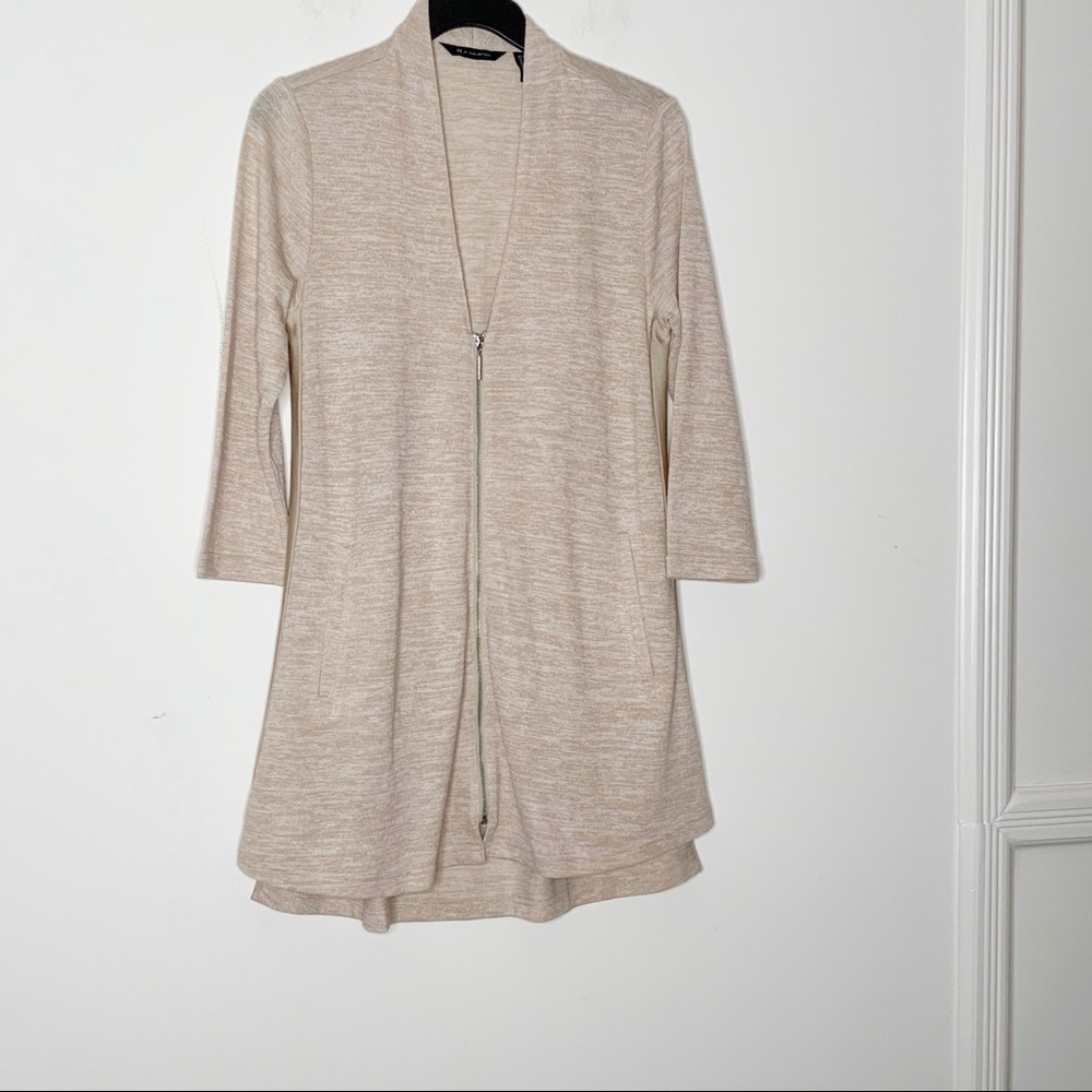 𝅺H by HALSTON Cream blouse. Zipper closure. XXS
